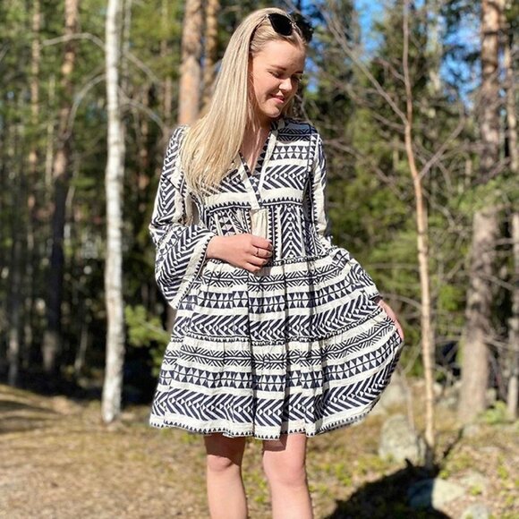 Anthropologie Devotion Twins Ella Midi Dress in Navy Blue and Ivory Size Medium